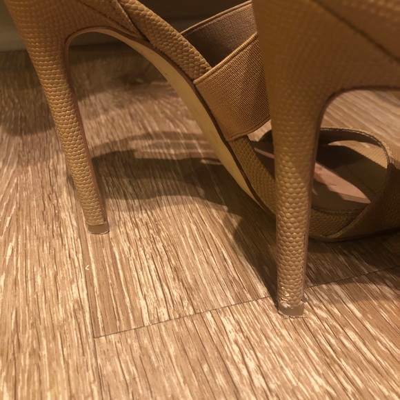 Steve Madden Maarla Dress Pump - Picture 8 of 8